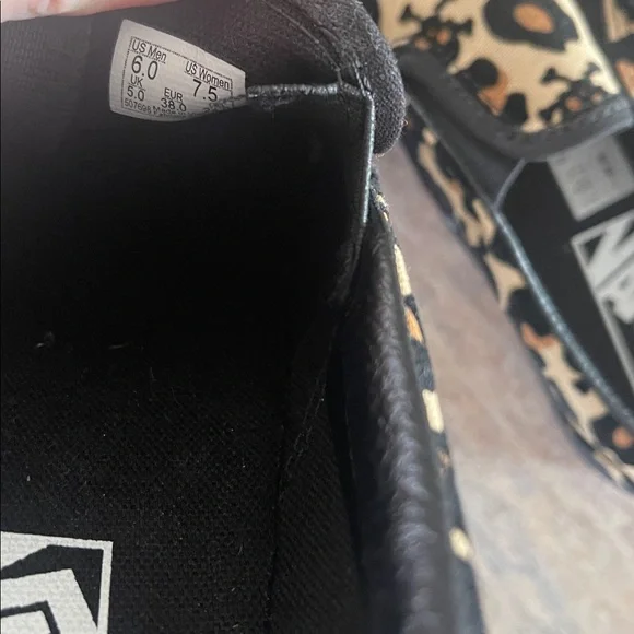 NWOT Vans Unisex Classic Slip On Canvas Skate Shoe Leopard/Skulls/Black ~W7.5 - Picture 6 of 7